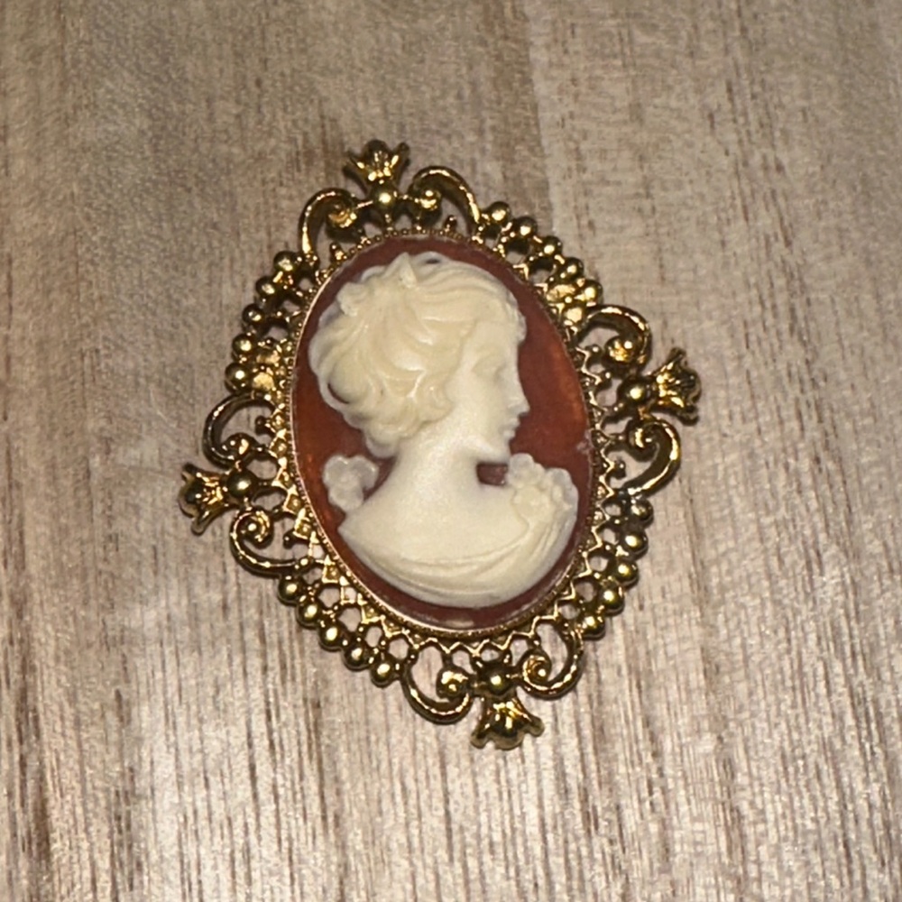 Vintage AVON Cameo Locket Brooch, Gold Tone Metal